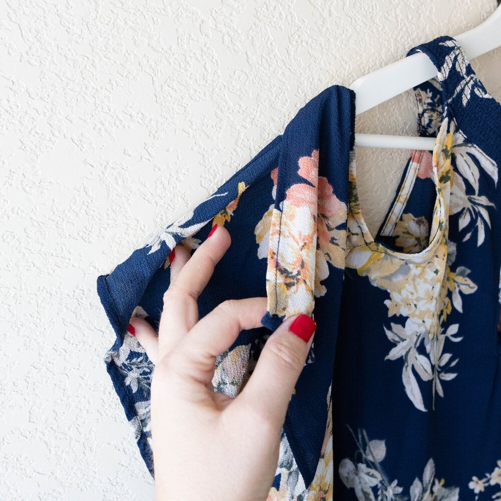 Lily Black Women's Size XL Blue Floral Blouse Split Flutter Short Sleeve - Picture 6 of 7